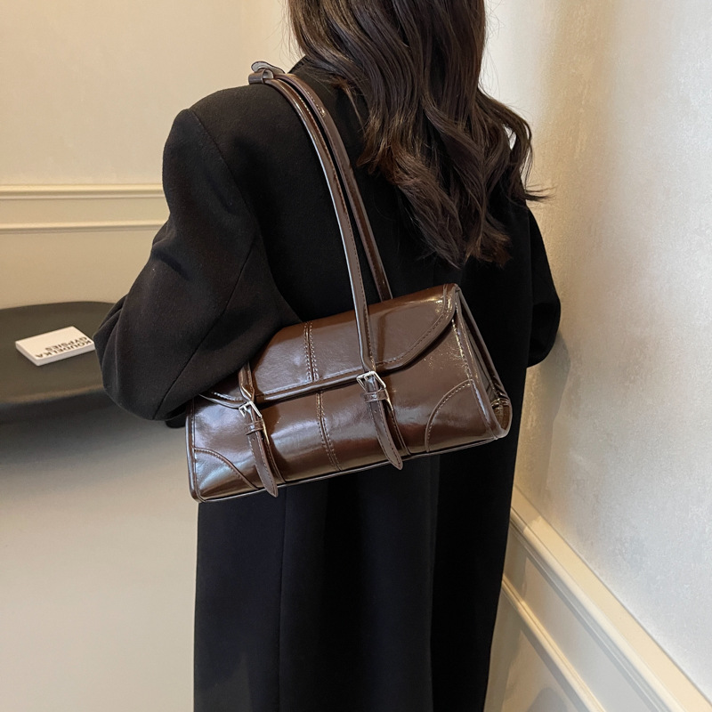 High-end quality French niche bag for women, 2024 new retro single-shoulder underarm bag, trendy and fashionable hand-carried baguette bag Application Scenario