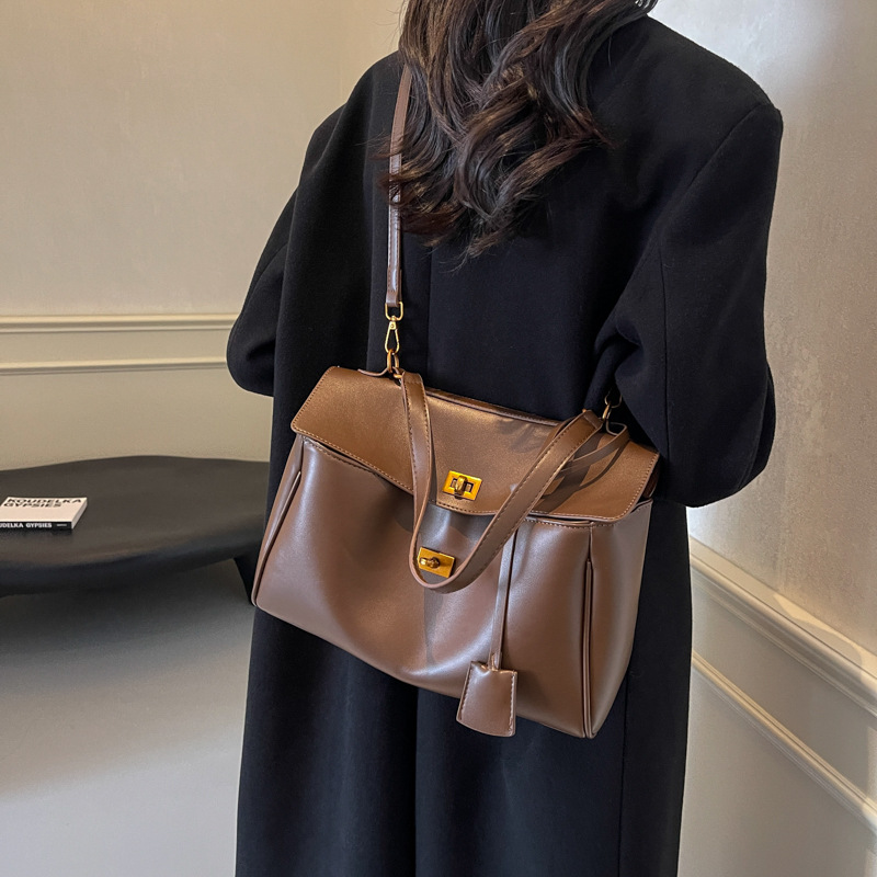 Large-capacity bag for women, 2025 new style casual crossbody single-shoulder bag, high-end texture soft surface underarm tote bag details Picture