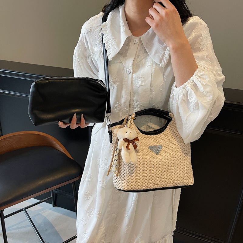 Summer's new large-capacity commuter tote bag for women, a versatile casual straw-woven bag, trendy and stylish crossbody bag details Picture