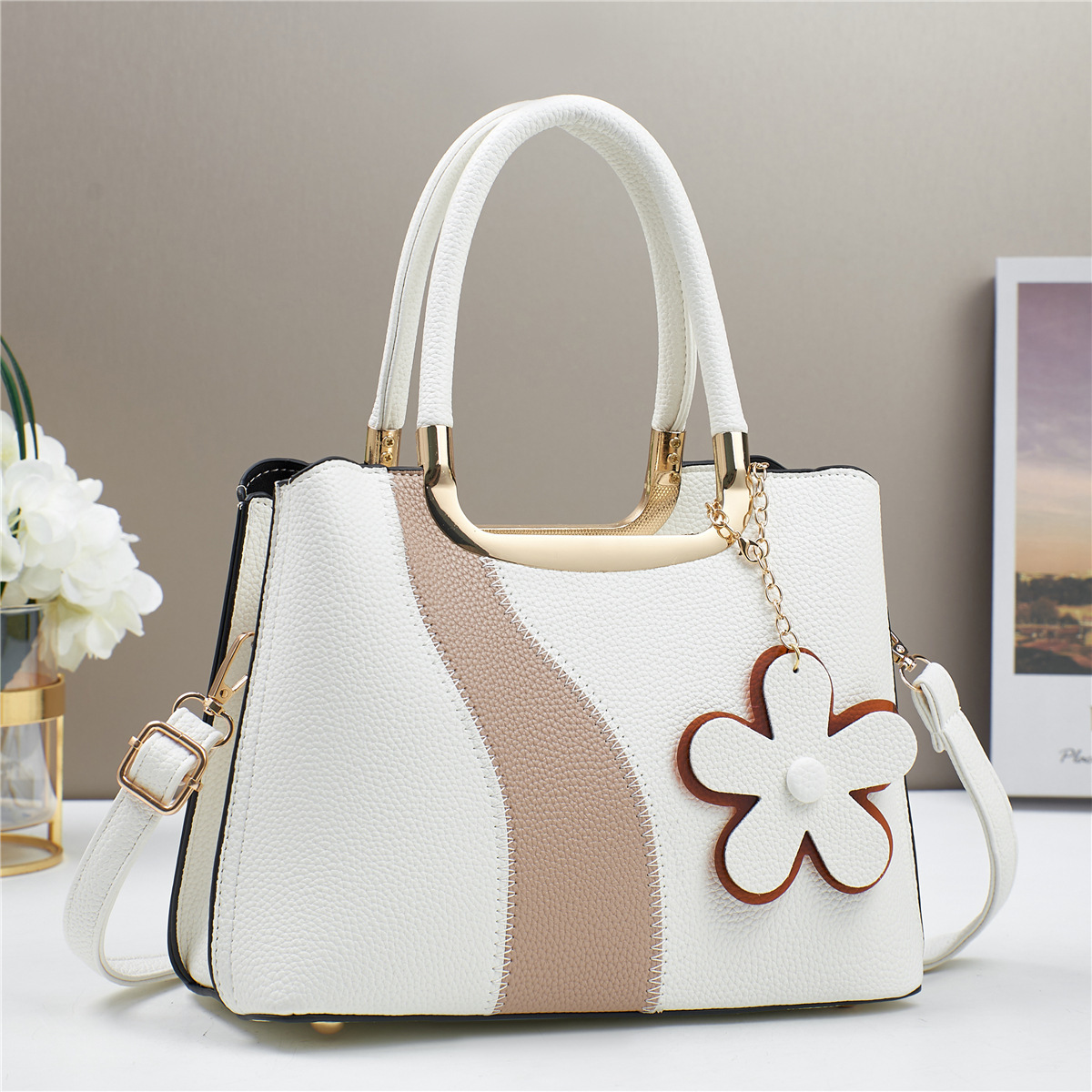 Wholesale of new 2024 European and American light luxury geometric color-blocking fashionable and trendy single-shoulder, crossbody and hand-carry mom bags Application Scenario