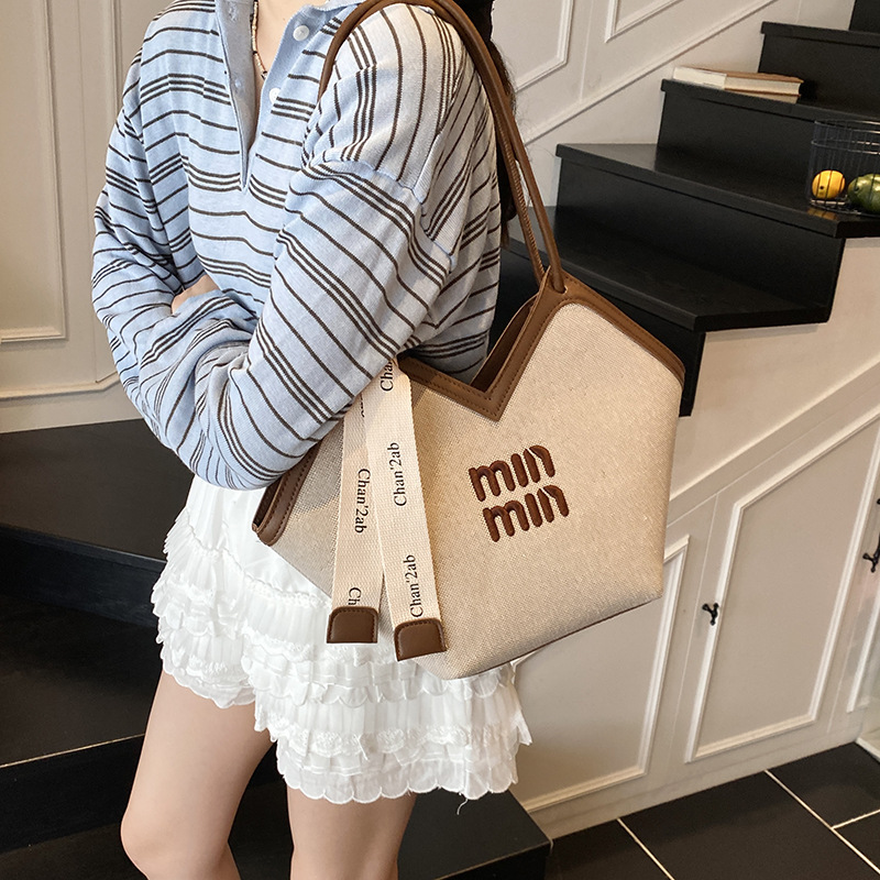 Large-capacity tote bag for women, new summer 2025, trendy and versatile single-shoulder bag, casual for classes and commuting, underarm bag details Picture