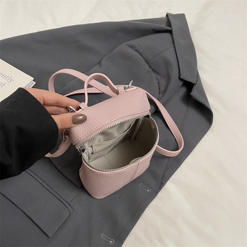Korean style macaron simple and fashionable small bag for women 2025 new casual travel single-shoulder crossbody mobile phone bag Application Scenario