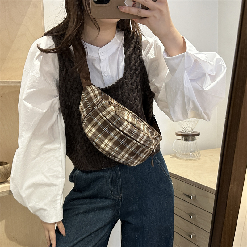 2024 New ins Japanese streetwear fashion casual single-shoulder bag, color-blocking checkered bag, women's commuter crossbody bag Specification drawing