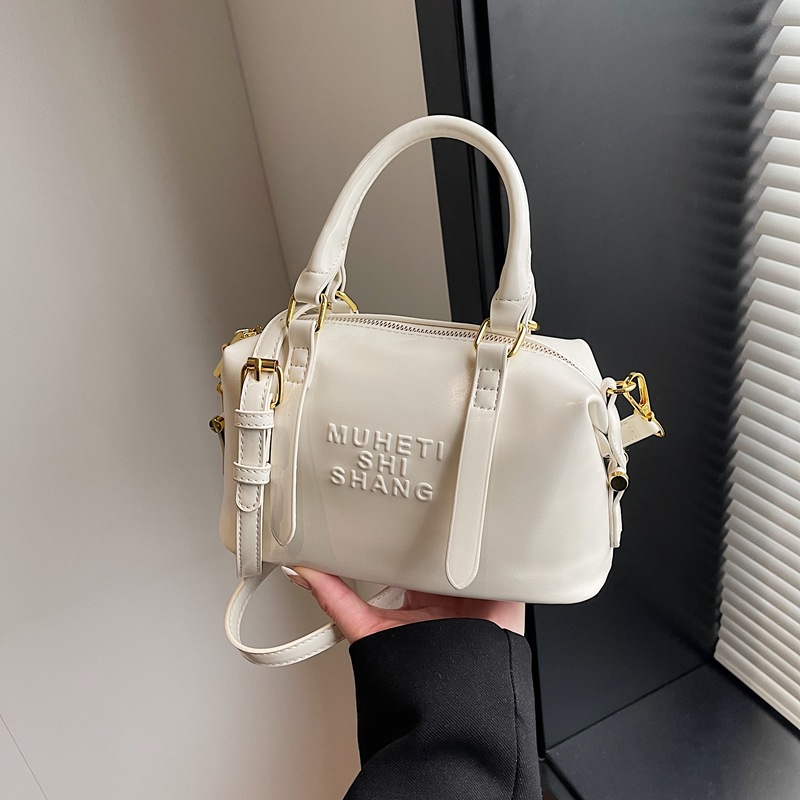Retro Boston hand-held pillow bag 2025 new style, high-end and niche design, commuting and casual single-shoulder crossbody bag details Picture