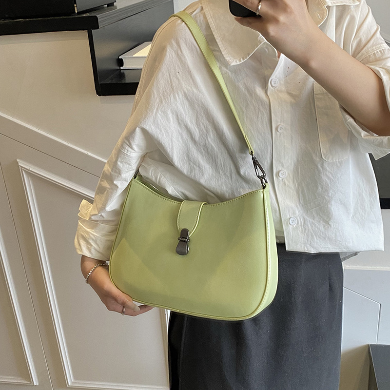 Cross-border high-end soft leather single-shoulder underarm bag for women 2025 new style, fashionable and versatile commuting crossbody tote bag Application Scenario
