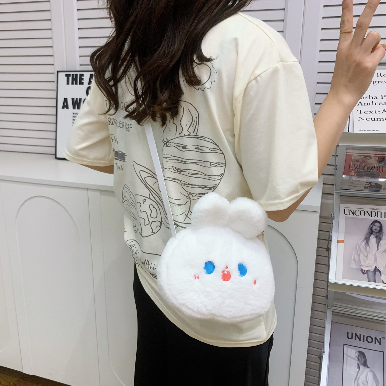 New fluffy panda doll bag, claw doll style, cartoon plush toy, crossbody single-shoulder, factory wholesale Specification drawing