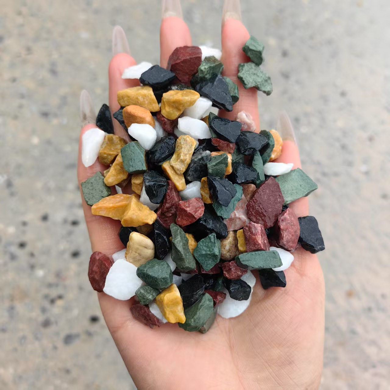 Wholesale of water-washed stones, pebbles, colored stones and five-color stones available for export, adhesive stones and permeable stones from the manufacturer Application Scenario