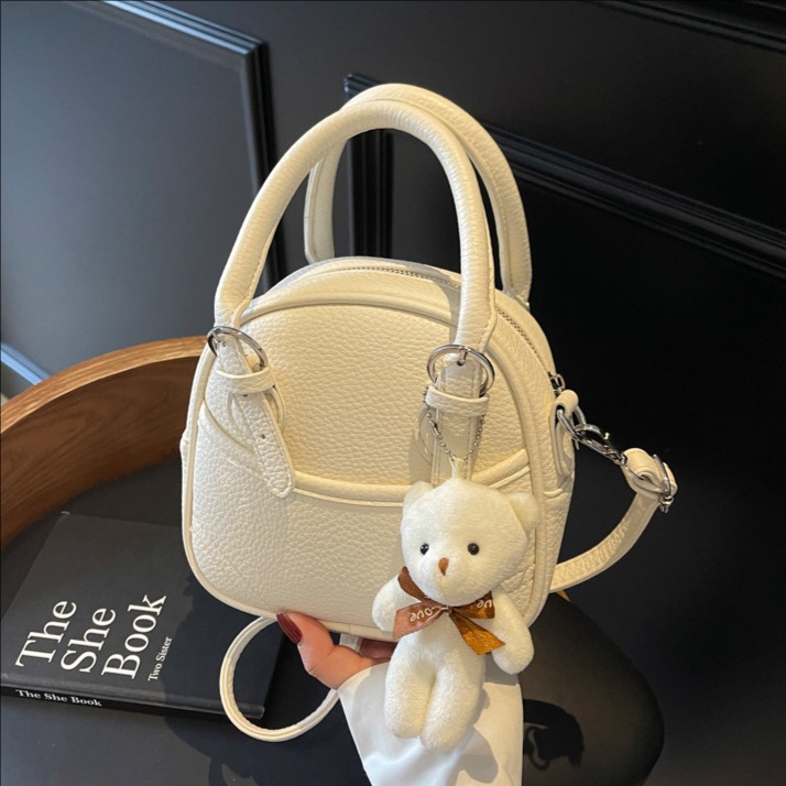 High-end hand-held bowling bag for women, new Spring/Summer 2025, fashionable and elegant single-shoulder bag, simple and casual crossbody bag full figure