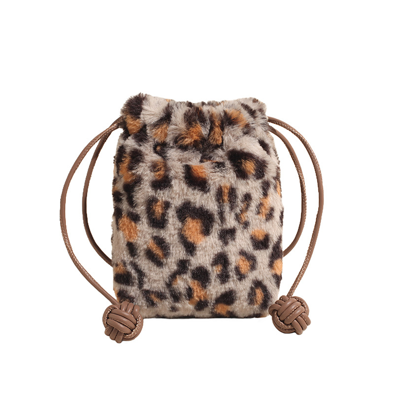 Leopard print plush bucket bag 2024 Korean version Instagram trendy and stylish single-shoulder bag, a niche casual and versatile women's bag Item Picture