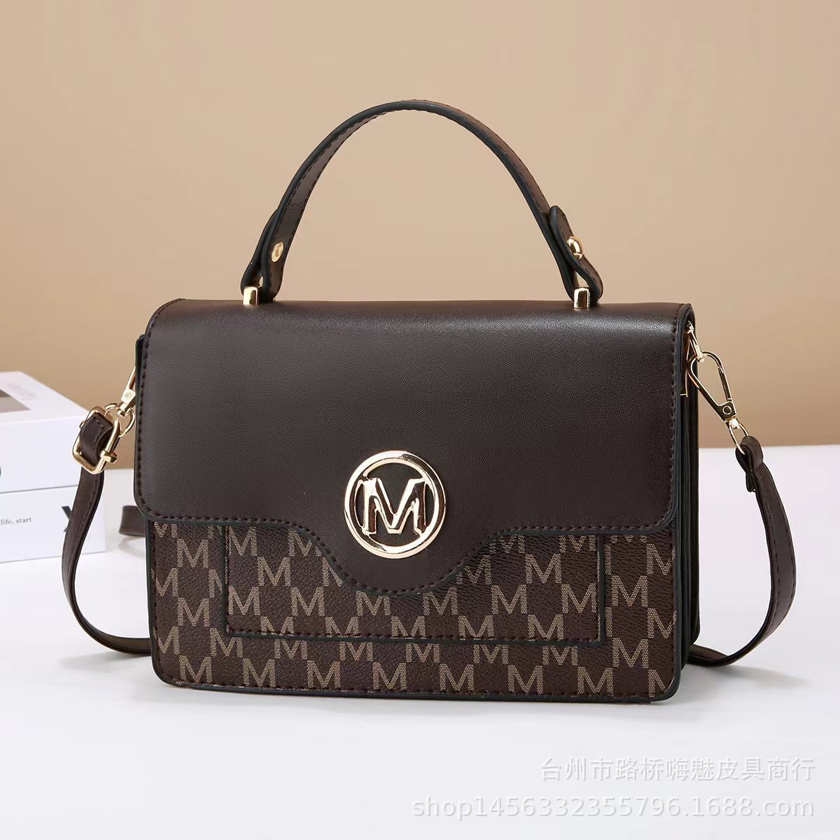 Wholesale women's bag 2024 New style fashionable letter small square bag, versatile ladies' high-end quality small bag, single-shoulder crossbody bag details Picture