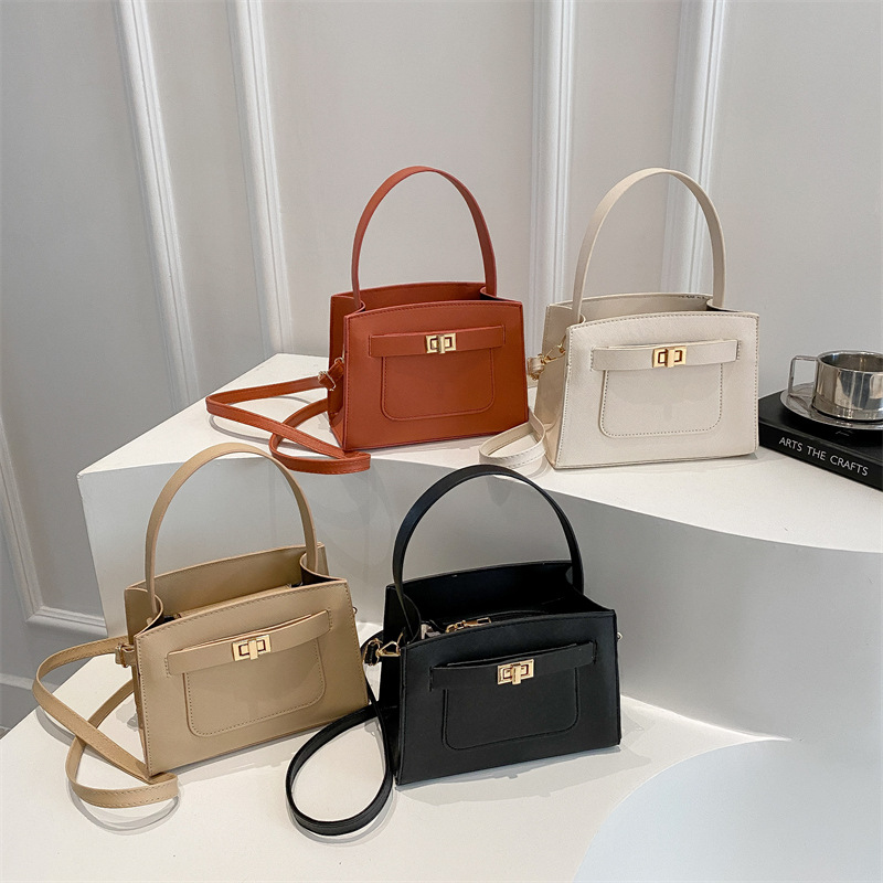 The 2025 new trendy commuter handbag with a lychee pattern, a fashionable, simple and niche single-shoulder bag and crossbody bag Application Scenario