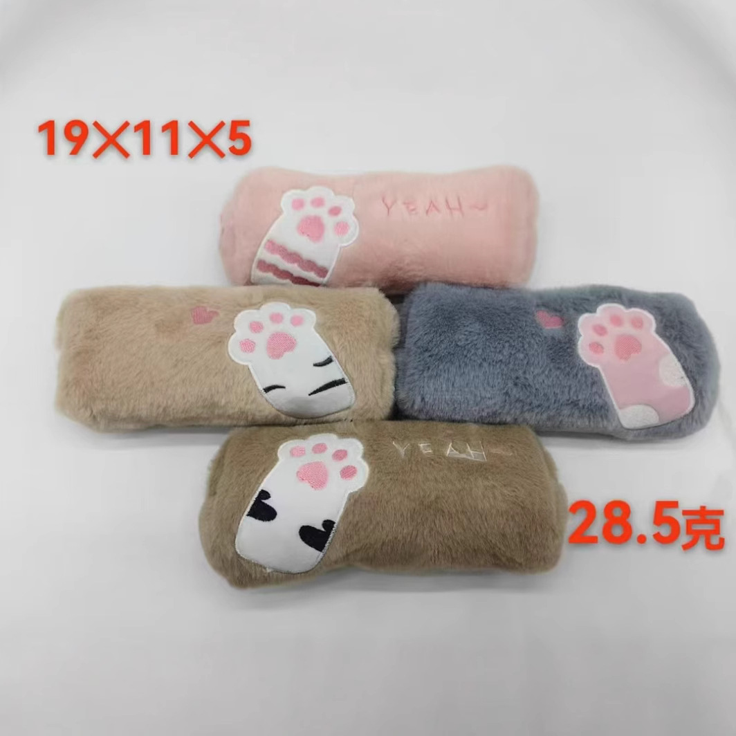 The new Sanrio large-capacity storage bag, Capibara cute makeup bag, cartoon plush student pen case is portable Application Scenario