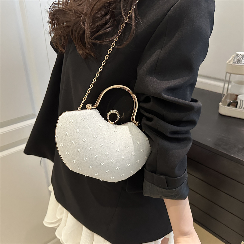 Mini heart-shaped small bag 2025 new style bag, cute and niche heart-shaped single-shoulder fashionable crossbody bag, chain bag details Picture