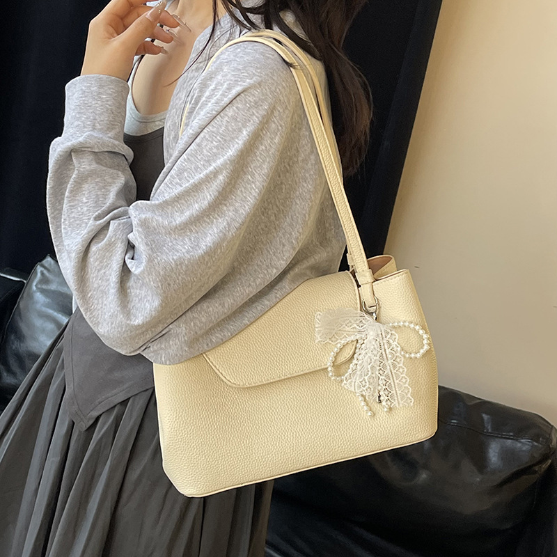 Cross-border retro, niche and versatile commuter tote bag for women, Spring 2025 new style, stylish, large-capacity single-shoulder underarm bag details Picture