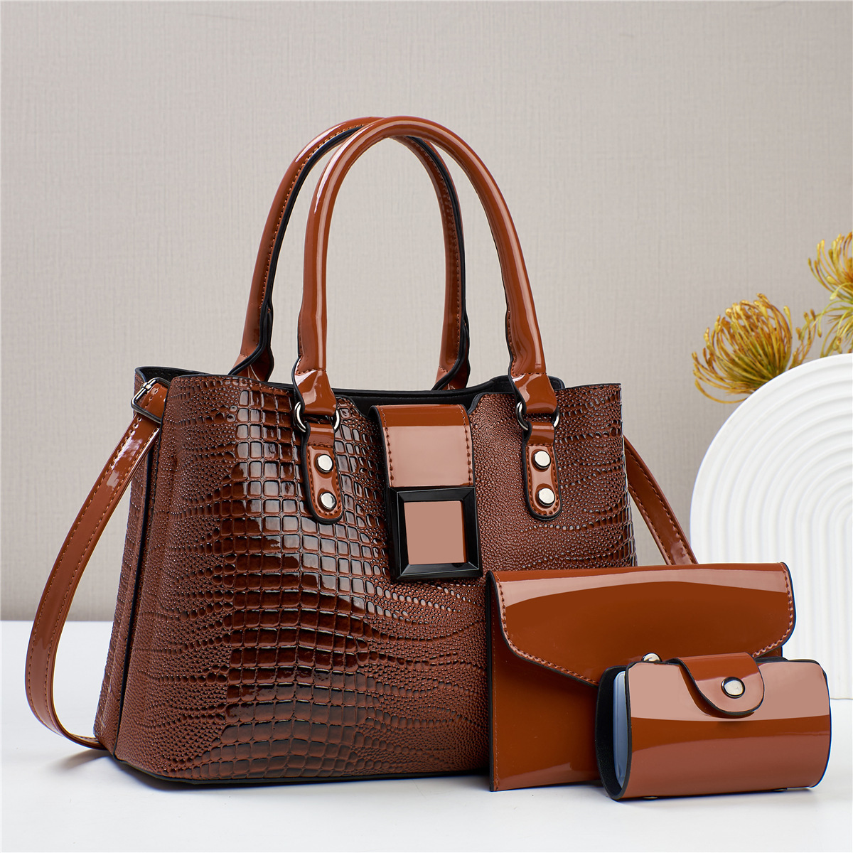 2023 New European and American three-piece set mother-and-child bag with shiny leather and lizard pattern, trendy large-capacity single-shoulder crossbody handbag details Picture