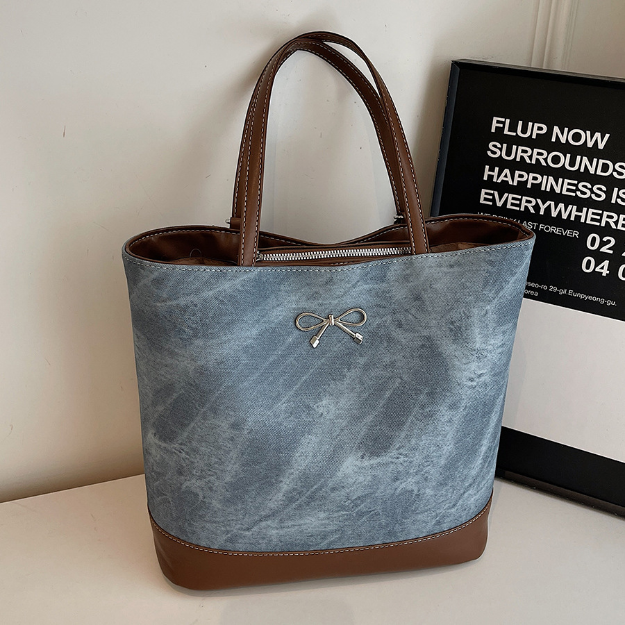 The 2024 new large-capacity, simple and versatile single-shoulder shopping bag tote bag for casual work and commuting full figure