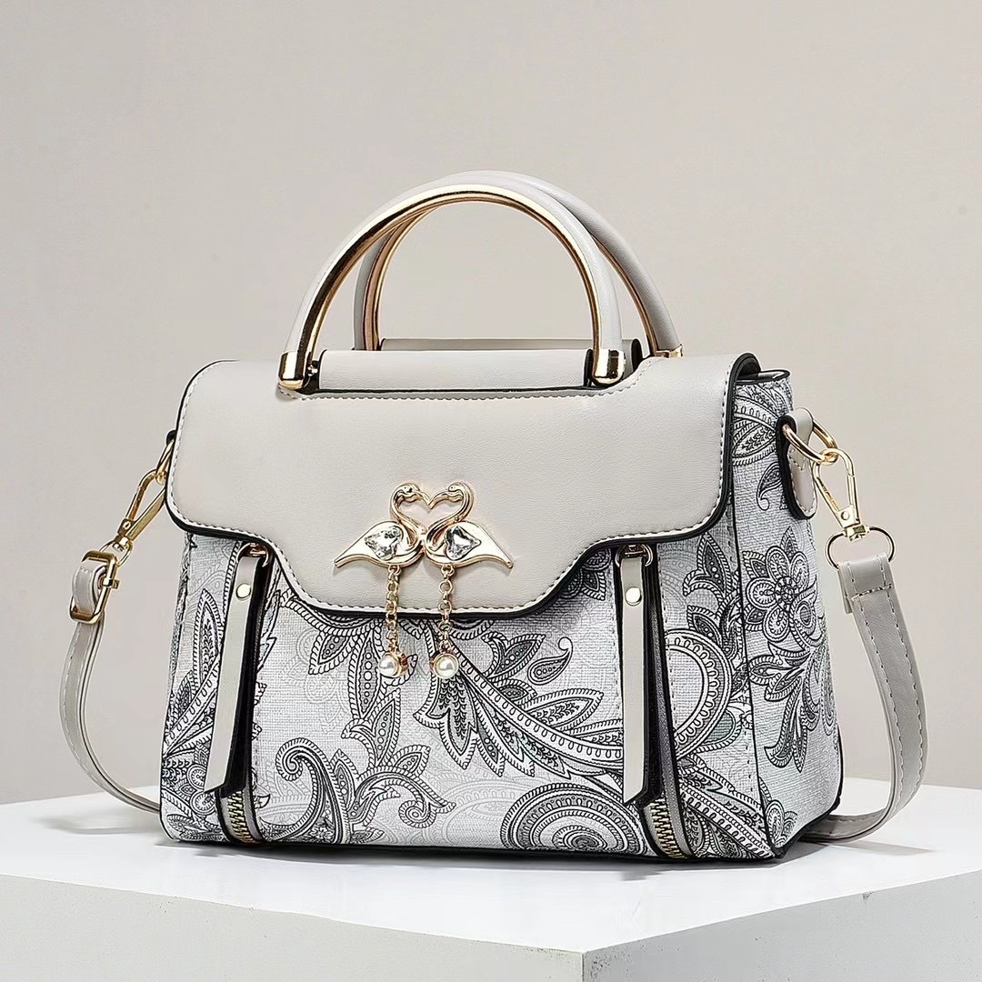 The new printed Chinese-style women's bag is a fashionable and high-quality handbag that can be matched with all kinds of light luxury single-shoulder crossbody bags. It is a best-selling cross-border bag details Picture