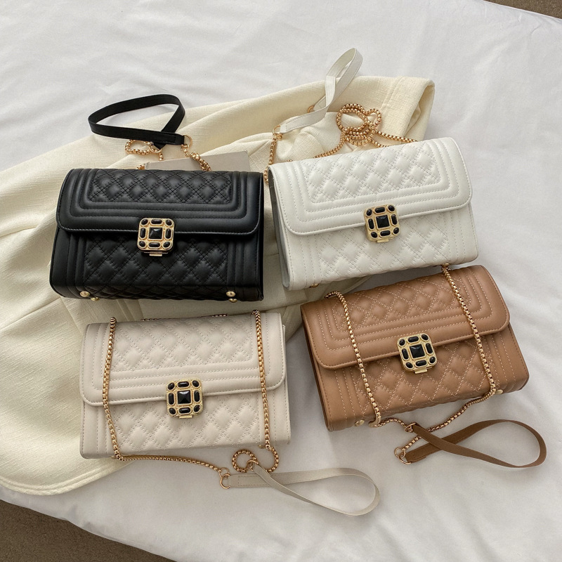 Square Chain strip Small square Bag 2025 Trendy Summer new retro commuter crossbody bag, a niche, trendy and simple single-shoulder bag Application Scenario