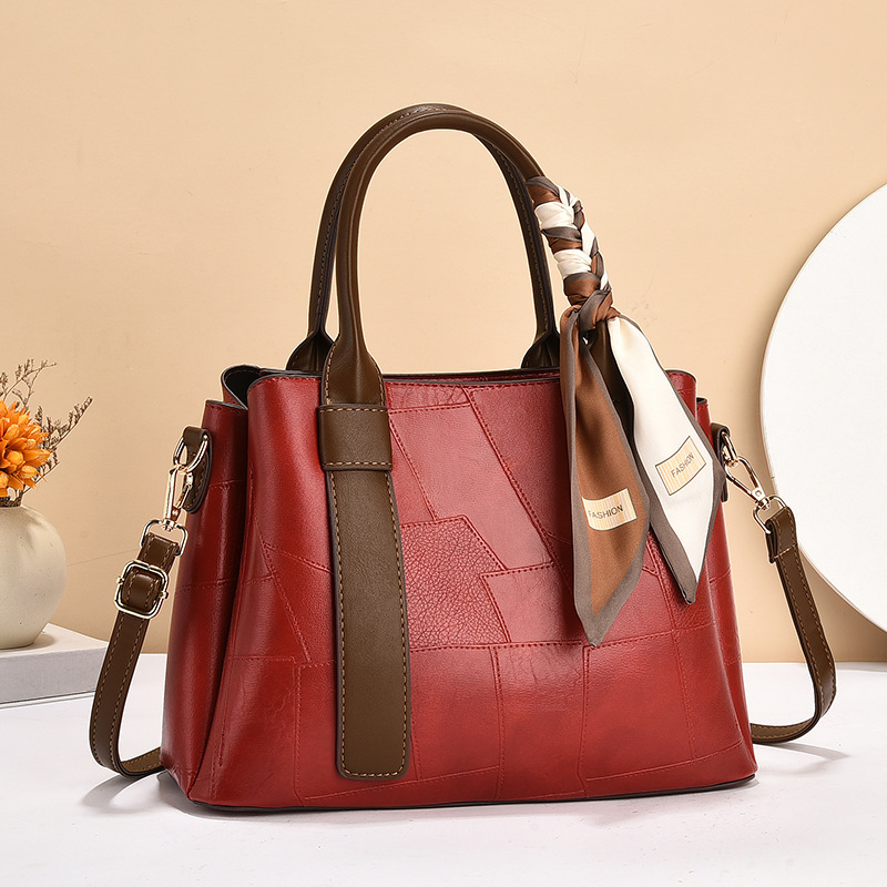 The new women's fashion handbag for the 2024 autumn and winter season, a trendy single-shoulder crossbody bag for middle-aged moms Application Scenario