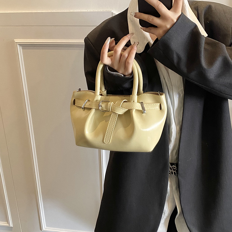 High-end pleated handbag for women, 2025 new trend, fashionable single-shoulder bucket bag, casual and versatile crossbody bag details Picture