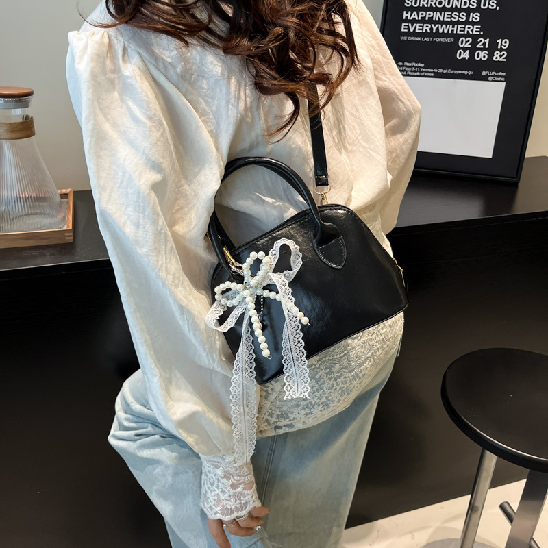 Korean version hand-held bowling bag for women 2025 new style, fashionable and simple pillow bag, versatile and casual single-shoulder crossbody bag details Picture
