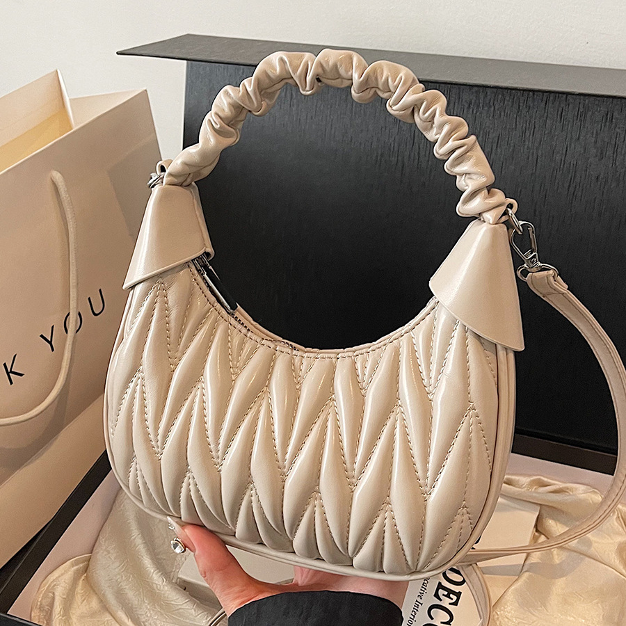 The 2024 new stylish and high-end, niche pleated handbag is a versatile and stylish single-shoulder crossbody bag for going out full figure