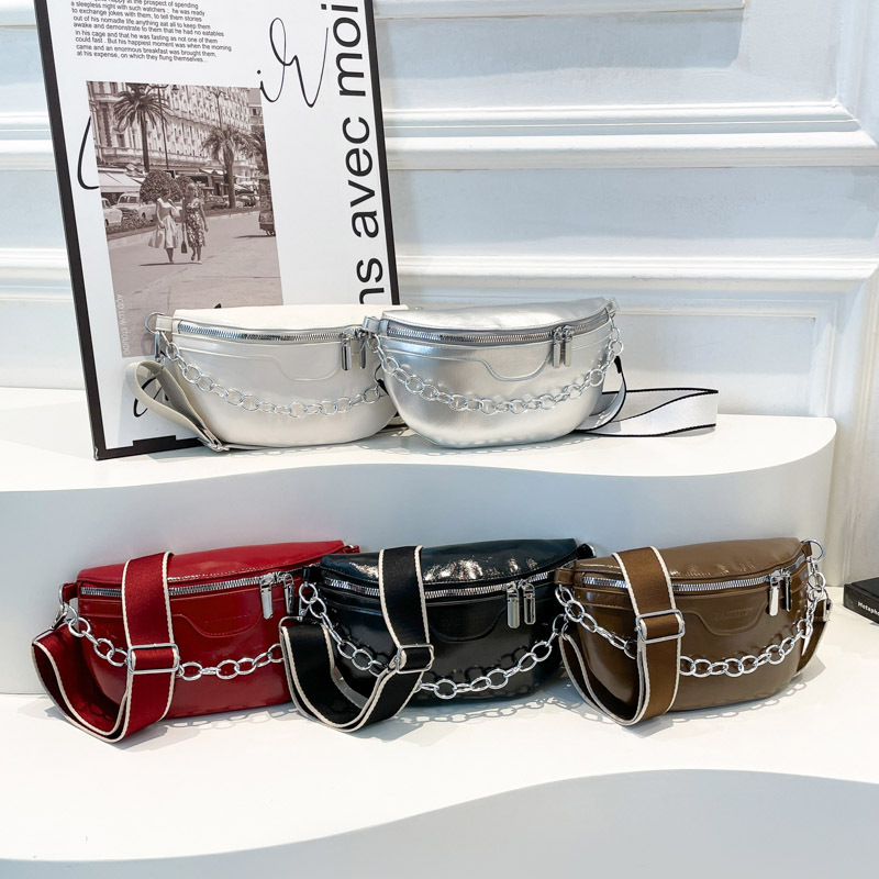 Crossbody bag: A trendy and versatile Instagram chain bag for women in 2025, a summer fashion saddle bag Application Scenario