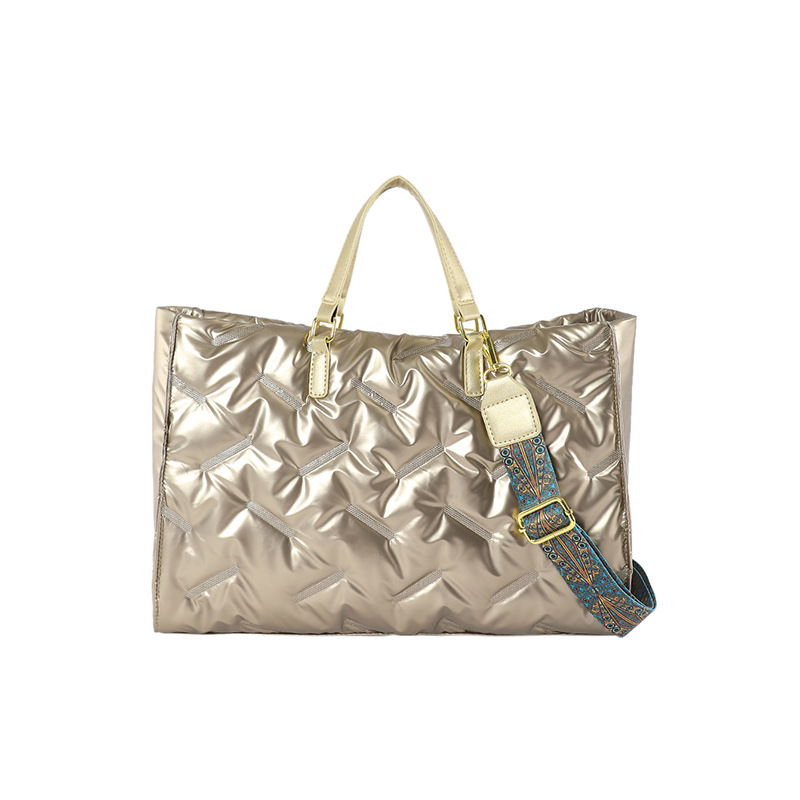 The 2023 new women's fashion large-capacity bag is a trendy and versatile hand-carry commuter single-shoulder tote bag Item Picture
