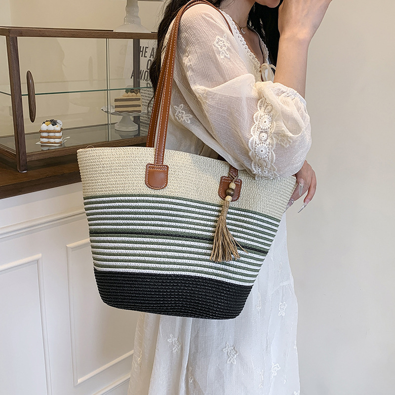 Summer trend hand-held straw woven bag, women's large-capacity woven single-shoulder tote bag, seaside vacation woven vegetable basket bag details Picture