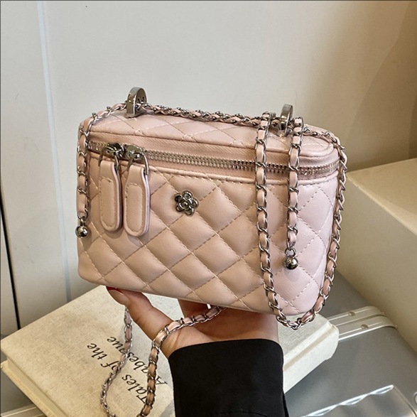 Cross-border 2025 New style fashionable and high-end small Chanel style box bag, a versatile single-shoulder crossbody bag for casual commuting full figure