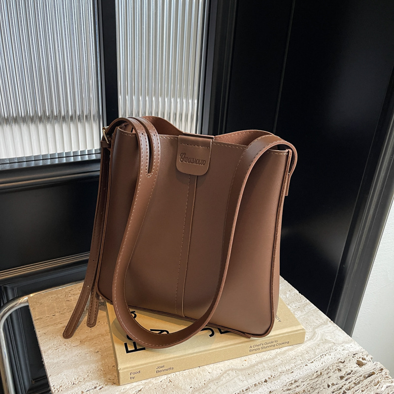 Large-capacity women's 2024 new style high-end crossbody bucket bag, quality single-shoulder bag, versatile and casual mother and child bag details Picture
