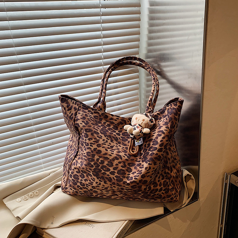 This year, leopard print bags are in vogue. The 2024 new style for women's work and commuting, large-capacity single-shoulder bags, and casual and versatile tote bags are all in vogue Specification drawing