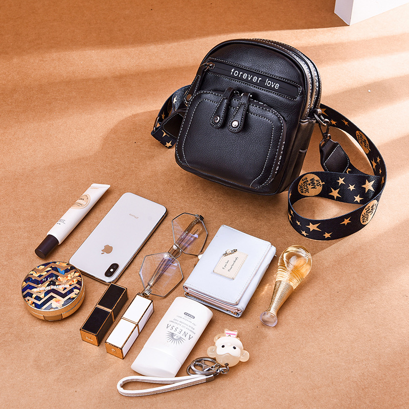 The new mini women's bag for 2022 is a multi-functional, versatile, mobile newspaper, and popular single-shoulder crossbody small round bag Application Scenario