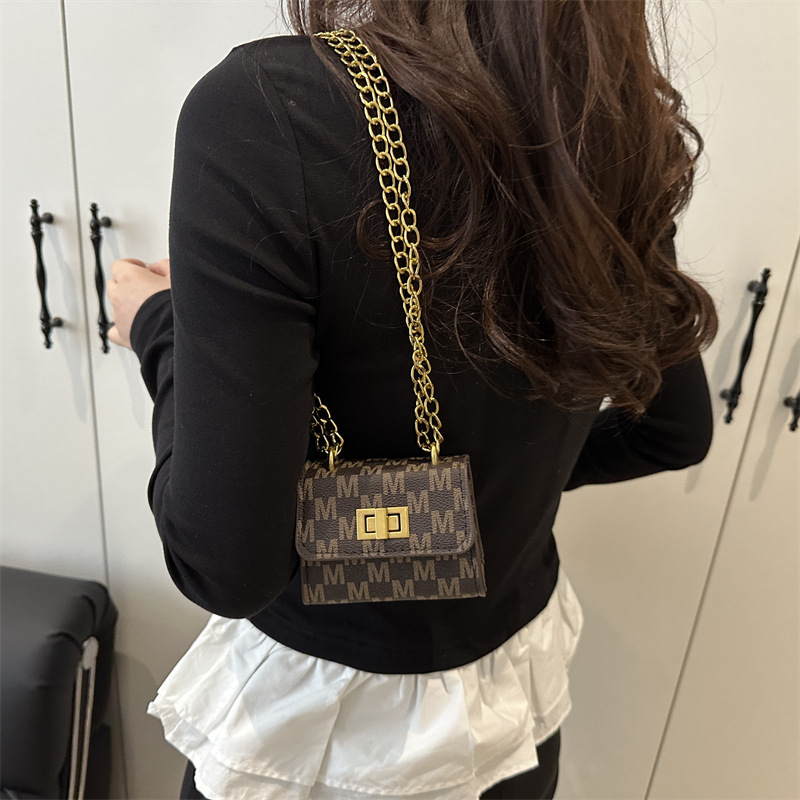 Spring 2025 new women's bags: Fashionable single-shoulder bag, casual chain small square bag, fashionable and individual crossbody bag, red envelope opening details Picture