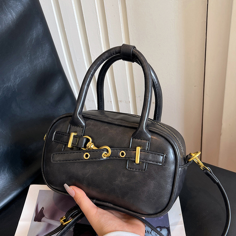 Korean niche design handbag for women, 2024 new retro commuter Boston bag, casual and versatile crossbody bag Specification drawing