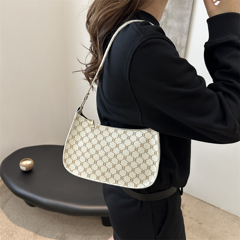 The 2024 new baguette mini bag for women is a Korean-style, stylish single-shoulder underarm bag with a versatile texture and a trendy casual small cross bag Specification drawing