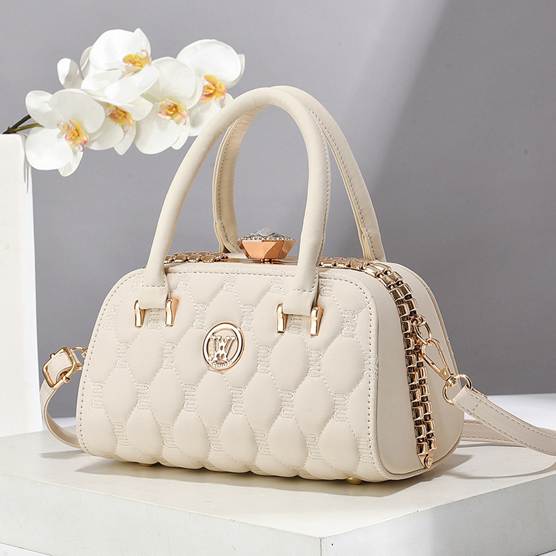 Cross-border delivery of new steel frame pillow bags, women's bags, handbags, stylish diamond-encrusted bags, steel clips, women's single-shoulder crossbody full figure