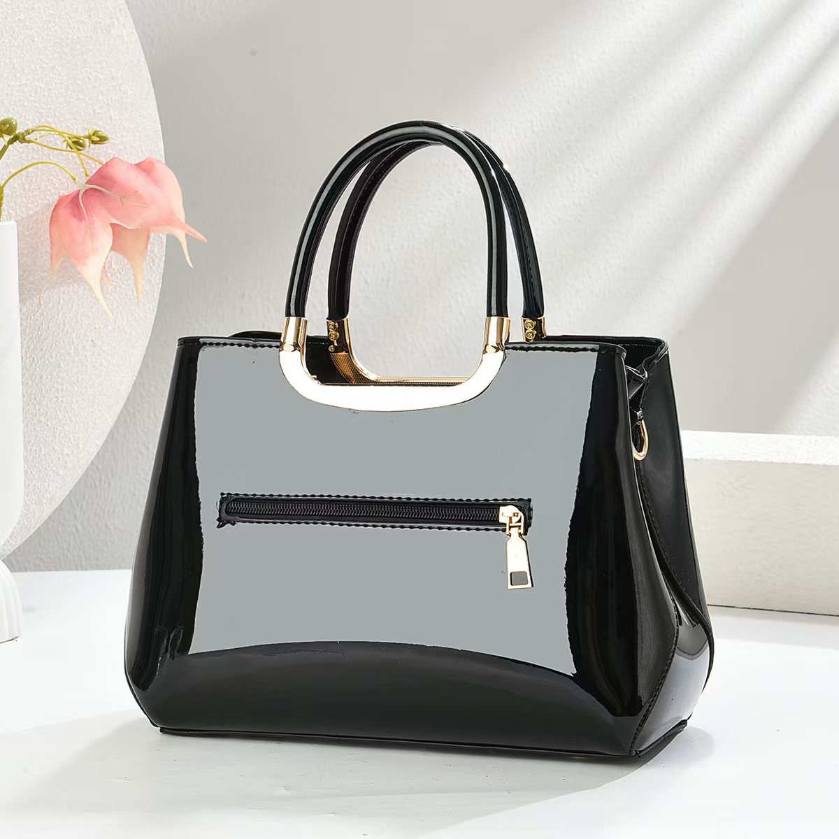 New style bag 2025, new lacquered fashionable handbag, elegant middle-aged mom bag, high-end flower women's bag Application Scenario