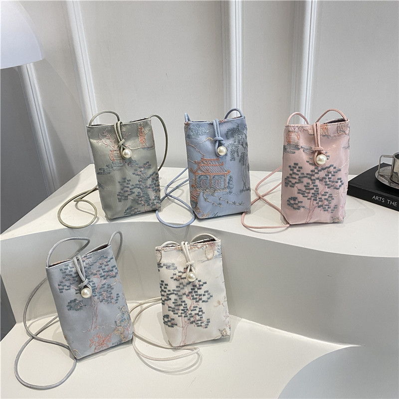 "2025 Summer Stylish Embroidered Mini Mobile phone Bag for Women 2025 New Women's single-shoulder crossbody bag Fashionable small bag. Application Scenario