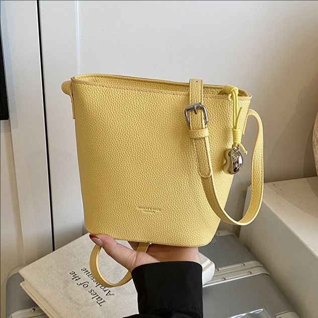A super popular and versatile bucket bag for women, a new stylish Korean-style crossbody bag in 2025, a niche bestseller single-shoulder bucket bag full figure