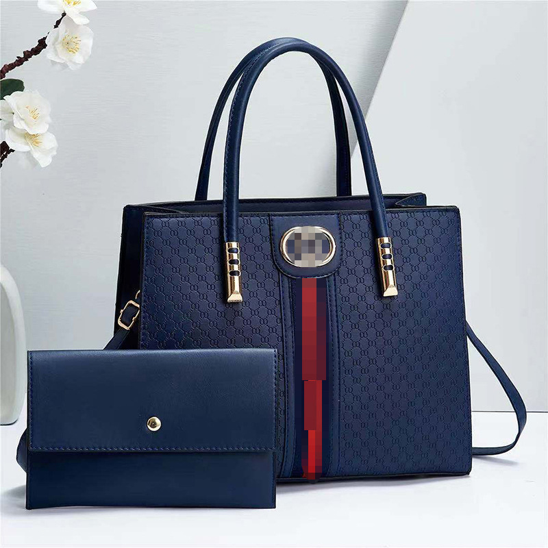 2022 New Korean-style versatile crossbody bag, handbag, single-shoulder bag, popular women's bag, European and American style fashionable mother-and-child bag Application Scenario