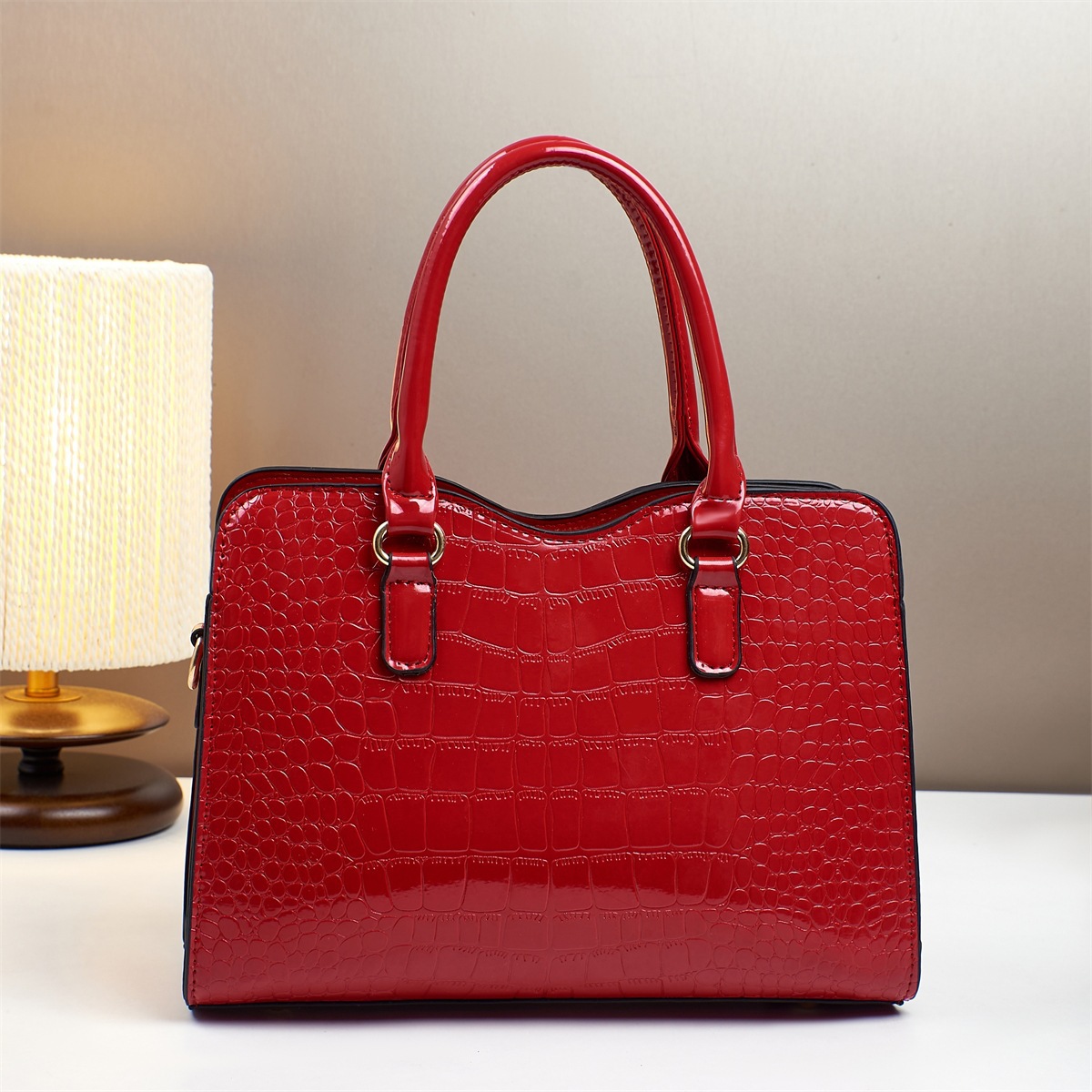 Cross-border foreign trade hand-held large bag 2025 New style fashionable crocodile pattern bow bucket bag patent leather shiny crossbody bag details Picture