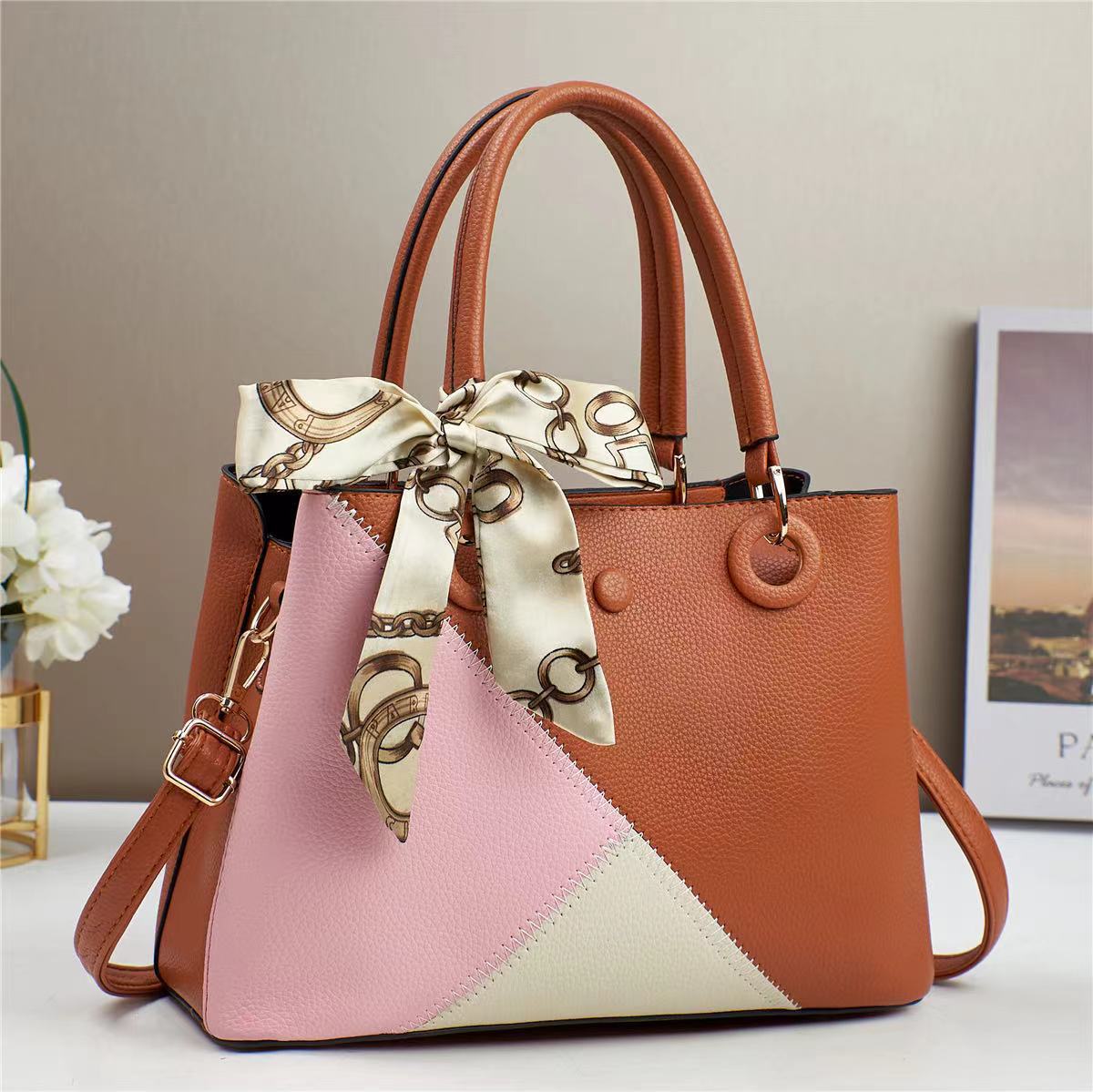 The manufacturer's best-selling single-shoulder crossbody bag, a new type of hand-carry bag for women in 2024, is fashionable and versatile for foreign trade. It's a spring bestseller Application Scenario