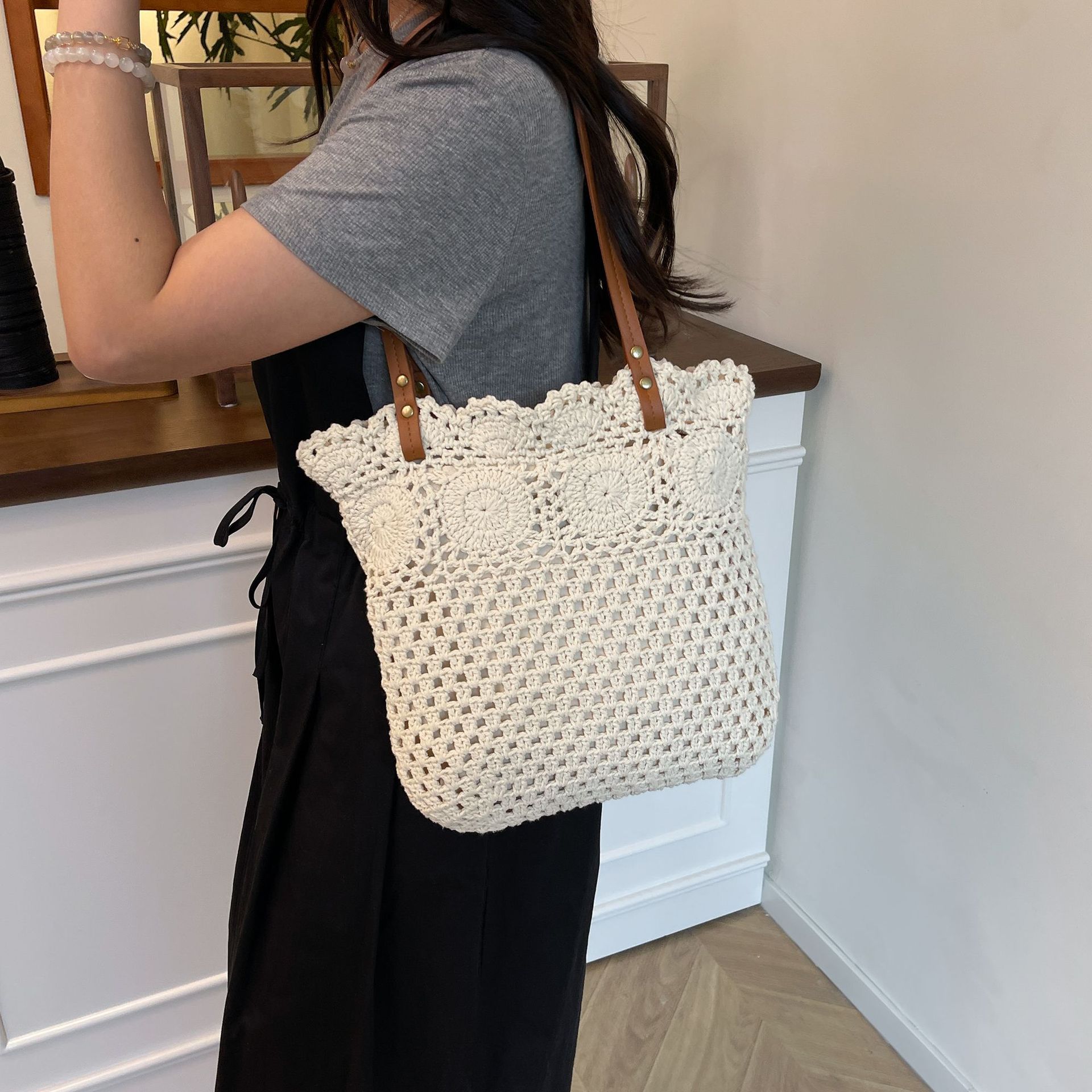 Korean hollowed-out cotton rope woven underarm tote women's bag 2025 new style hand-held bucket bag Beach vacation bag Specification drawing