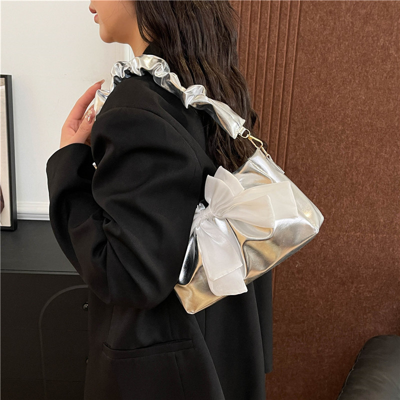 Textured pleated underarm small bag for women, 2025 new fashionable and versatile shoulder bag, niche design baguette handbag details Picture