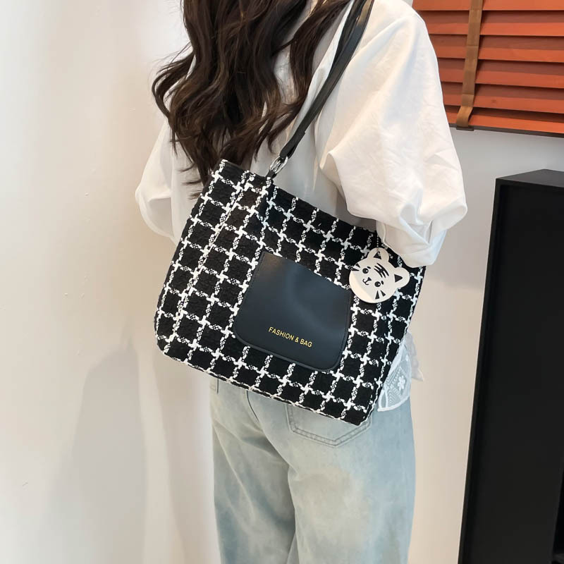 Color-blocking checkered large bag for women 2025 Korean version, new fashionable, casual and simple tote bag with large capacity bucket bag Specification drawing