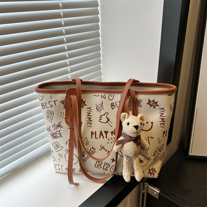 Fashionable large-capacity commuter bag 2024 new women's bag, summer popular single-shoulder bag, high-quality commuter tote bag full figure