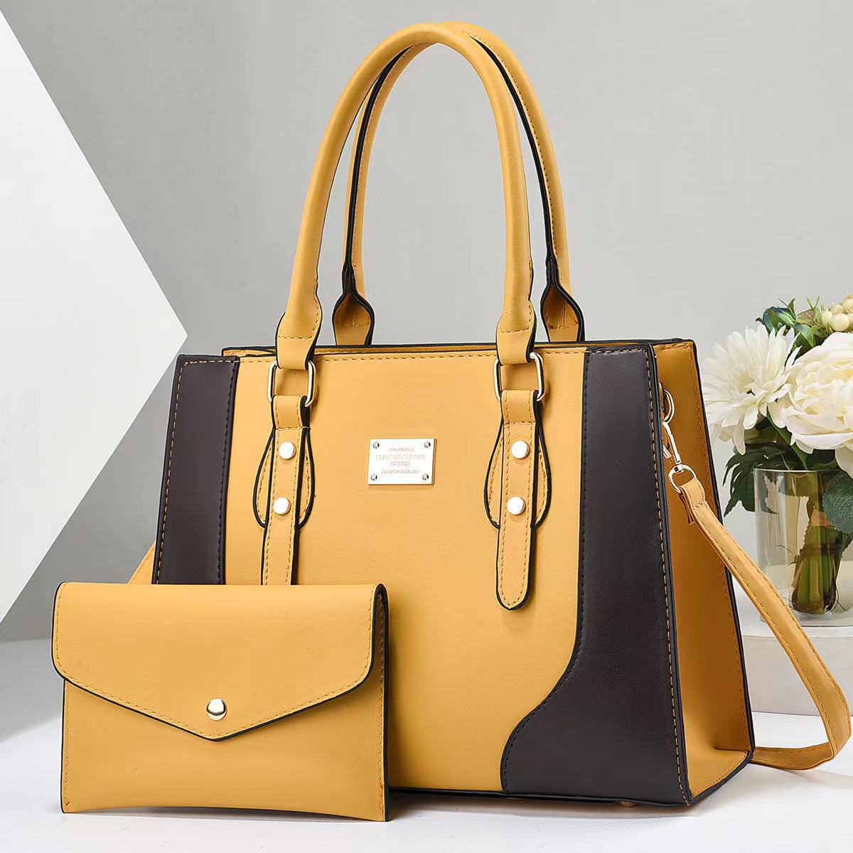 High-end women's mother and child bag 2023 New contrasting color large-capacity handbag for middle-aged mothers, practical for mom details Picture