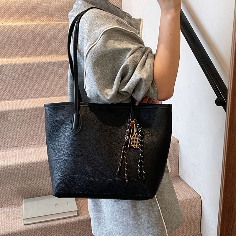 Retro large-capacity bag for women, 2025 new trendy Korean niche tote bag, versatile and simple single-shoulder armpit bag details Picture