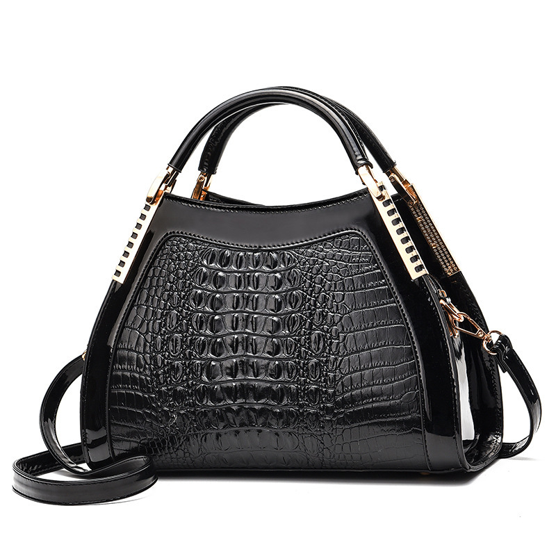 A new classic European and American crocodile large-capacity women's bag for cross-border trade in 2022, a trendy, simple and fashionable women's bag with a single shoulder Item Picture